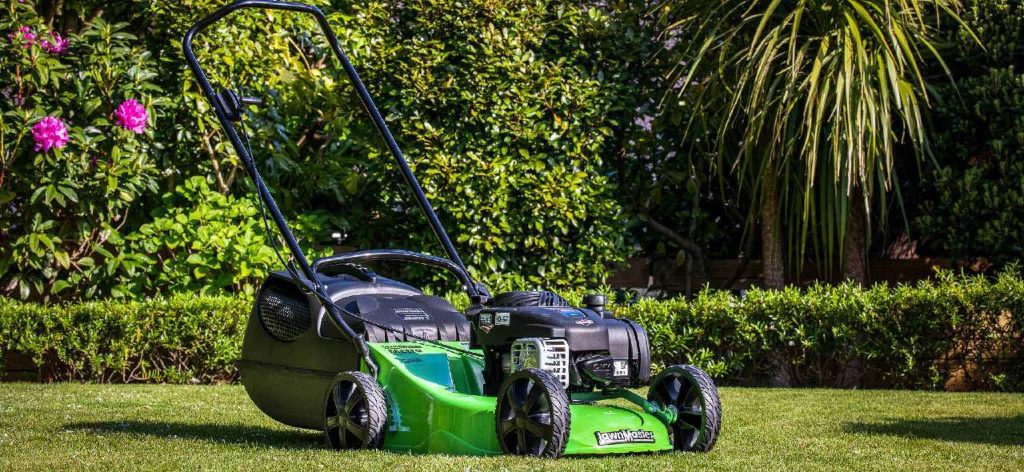 Self-Propelled Lawn Mowers: The Top Models for Speed and Efficiency
